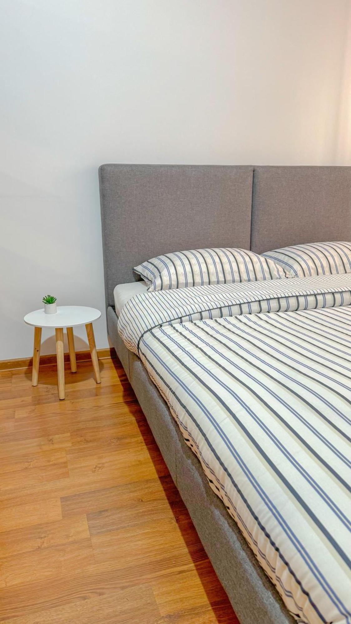 Apartment G B Center
