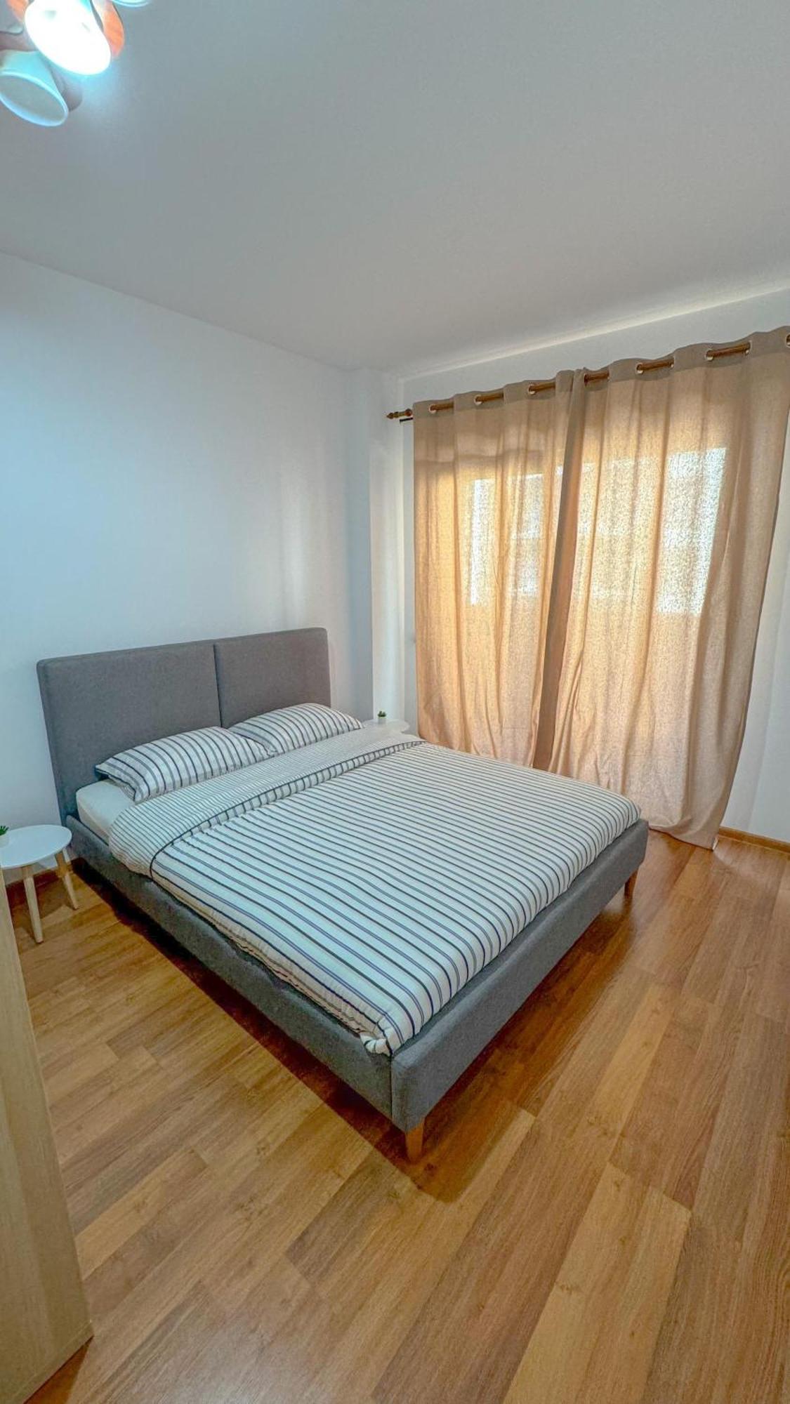 Apartment G B Center *