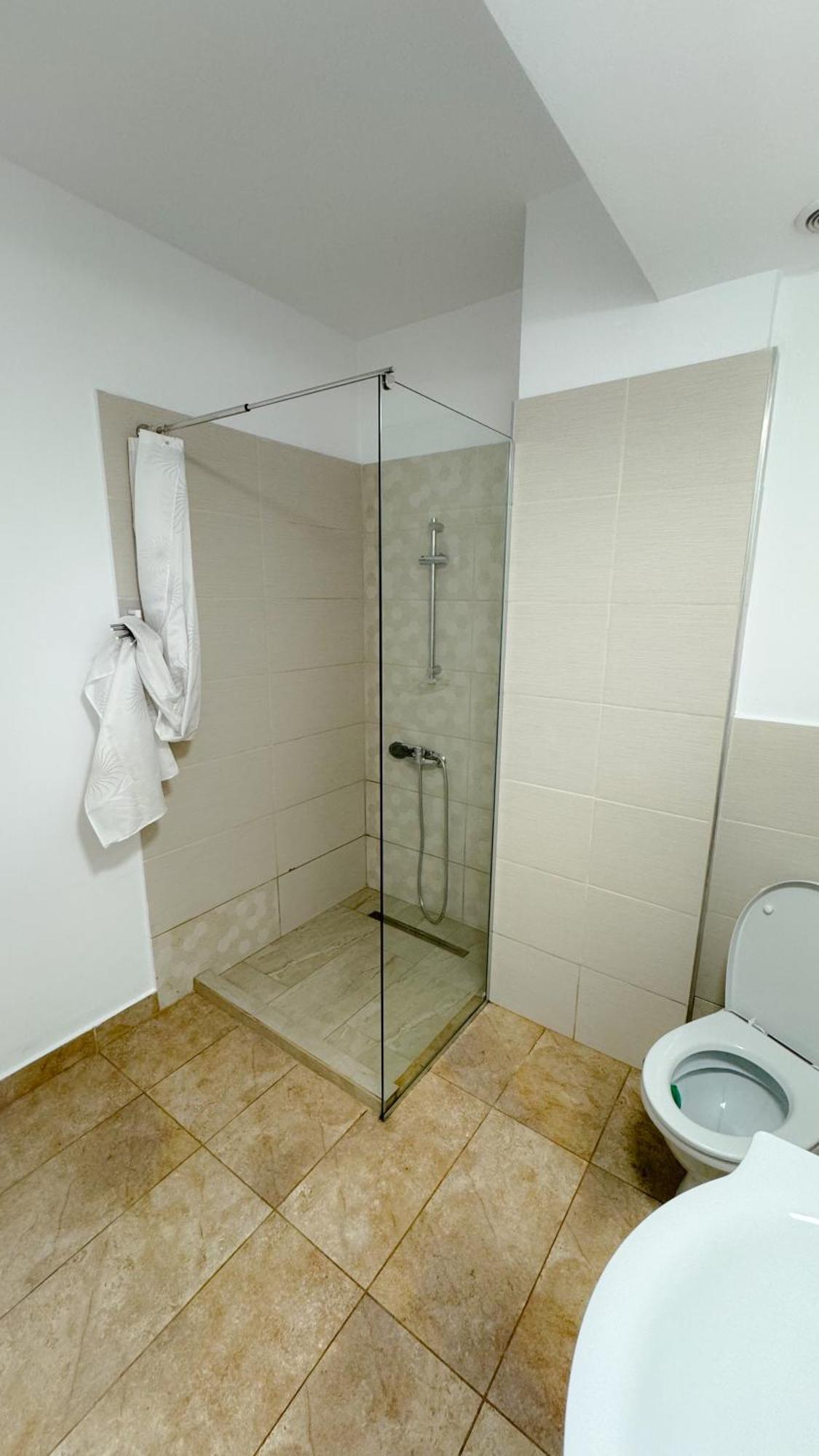 Apartment G B Center